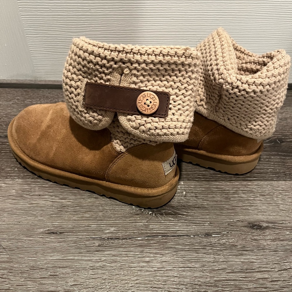 tan UGG boots. size 7 in women’s.